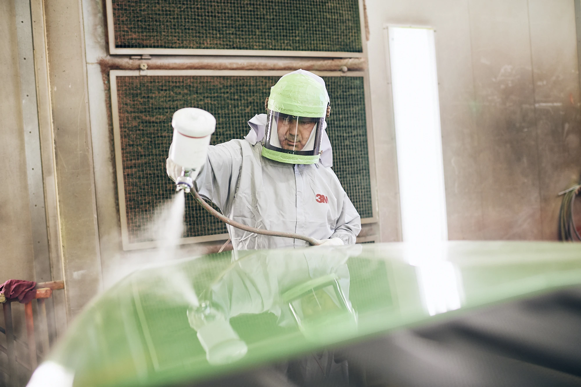 Lackiervorgang einer Landmaschine