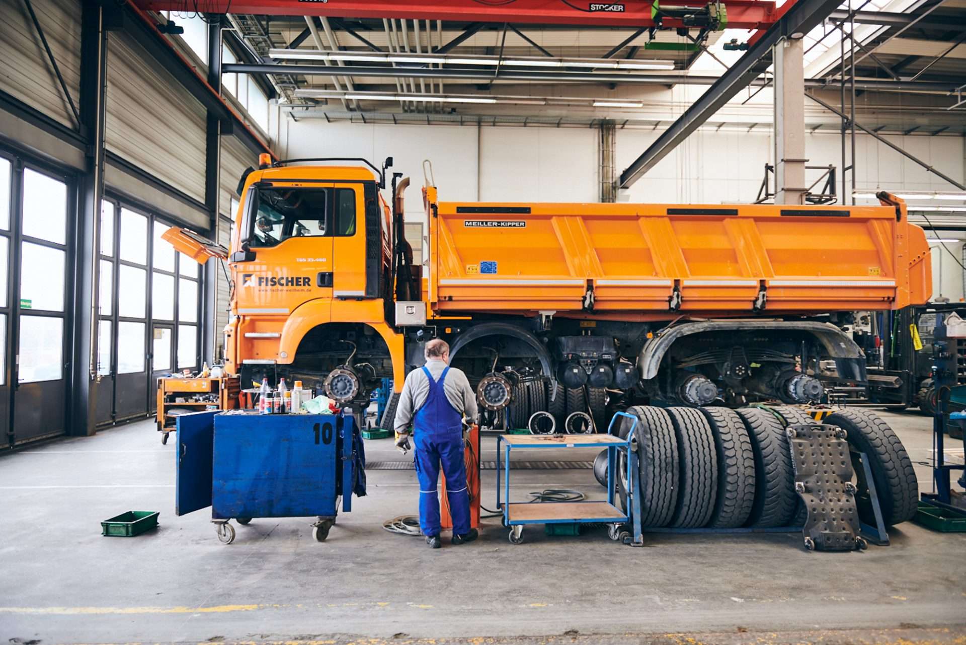 Reifenwechsel eines Lastkraftwagens